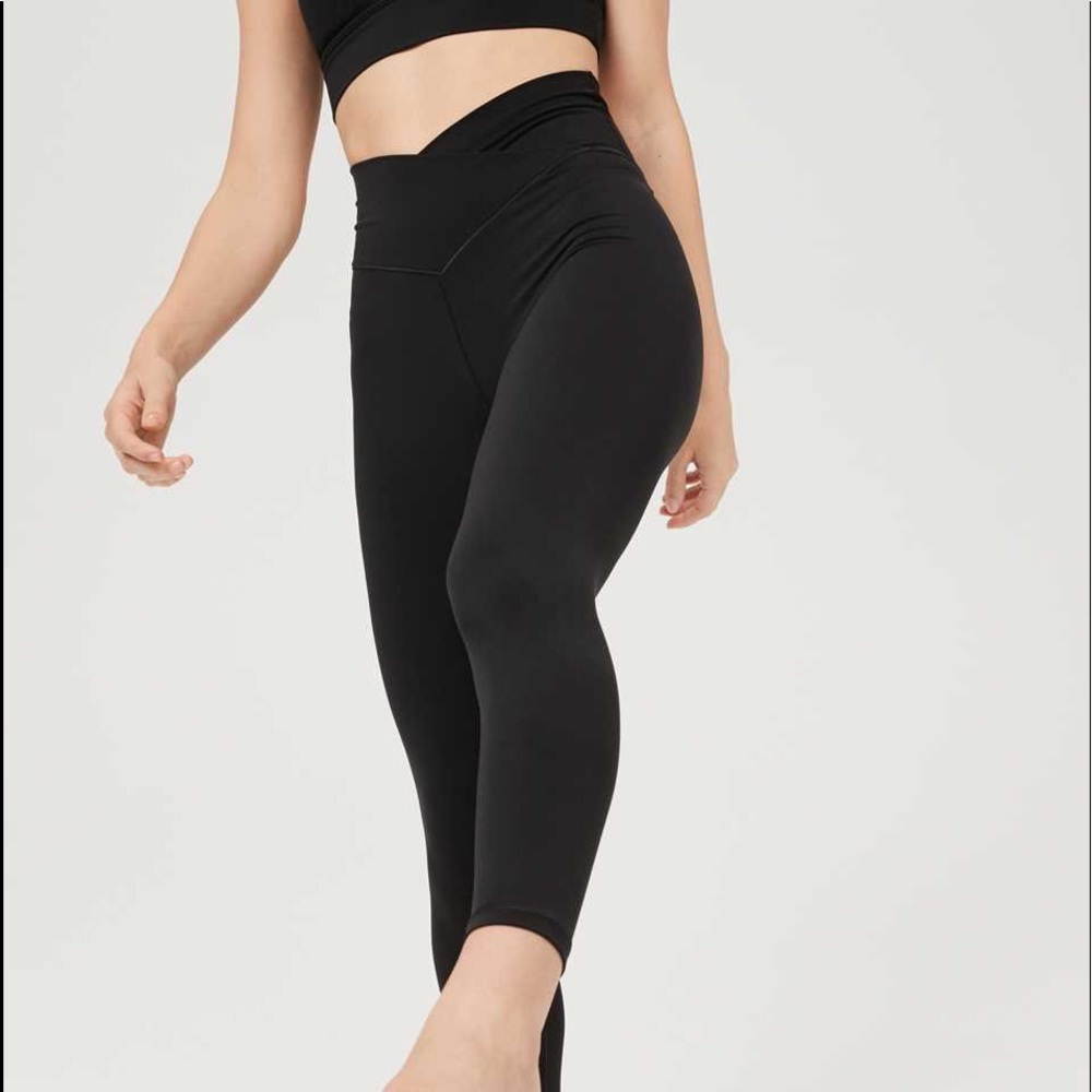 ISO ANY COLOR AERIE LEGGINGS